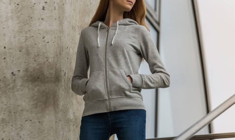 Sweat femme à capuche, zippé ou simple, quel modèle choisir
