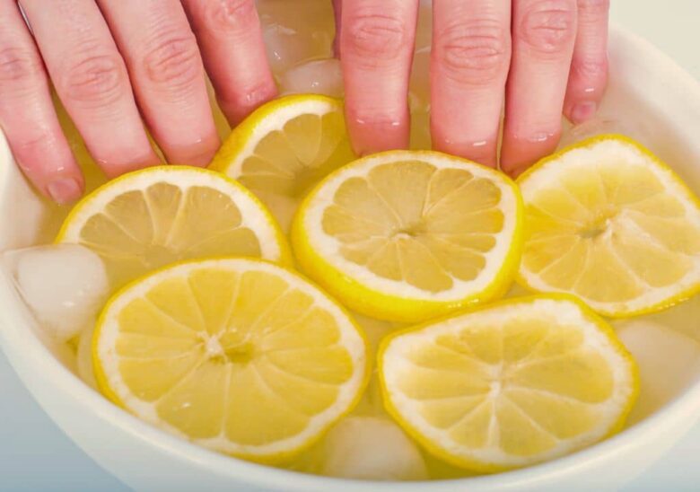 Comment enlever du vernis sans dissolvant ? 7 astuces manucure