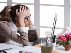 signes malheureuse travail