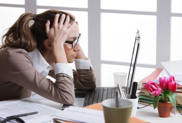 signes malheureuse travail