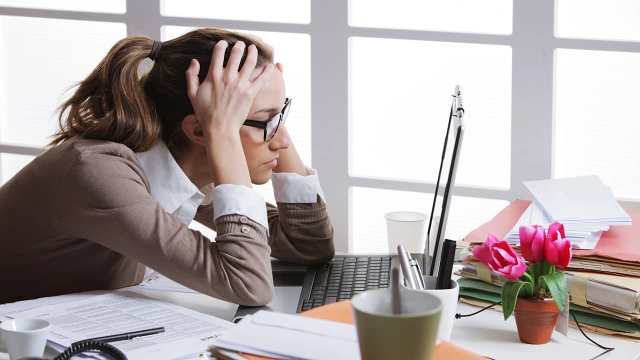signes malheureuse travail