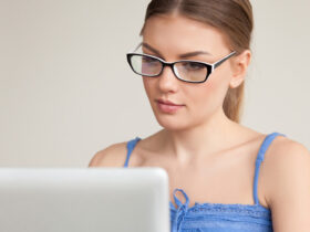 Conseils pour bien choisir sa monture de lunettes en ligne selon la forme de son visage