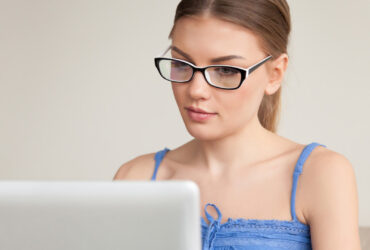 Conseils pour bien choisir sa monture de lunettes en ligne selon la forme de son visage